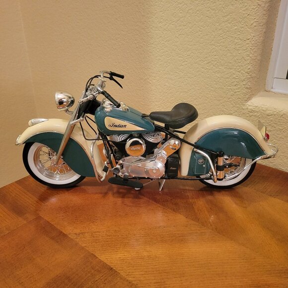 Guiloy 1948 Indian Chief Die-Cast Motorcycle - Picture 1 of 14